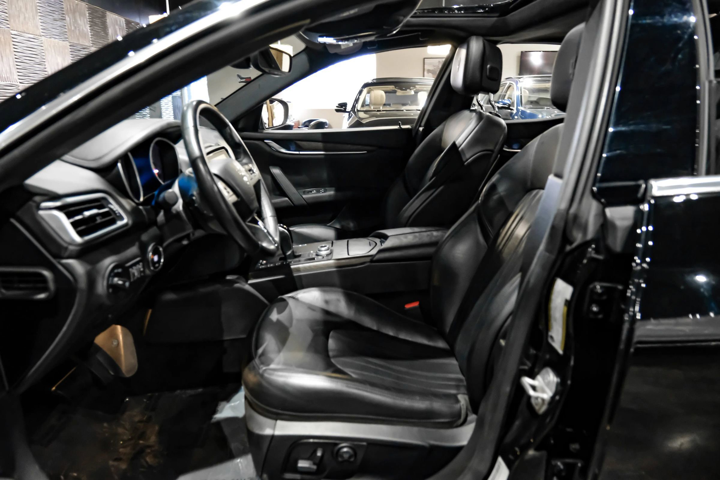 Used 2017 Maserati Ghibli w/ Luxury Package image 4