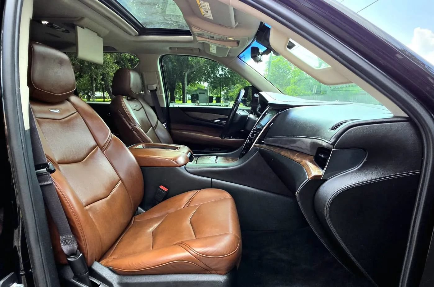 Used 2017 Cadillac Escalade ESV Luxury AWD/4WD image 7