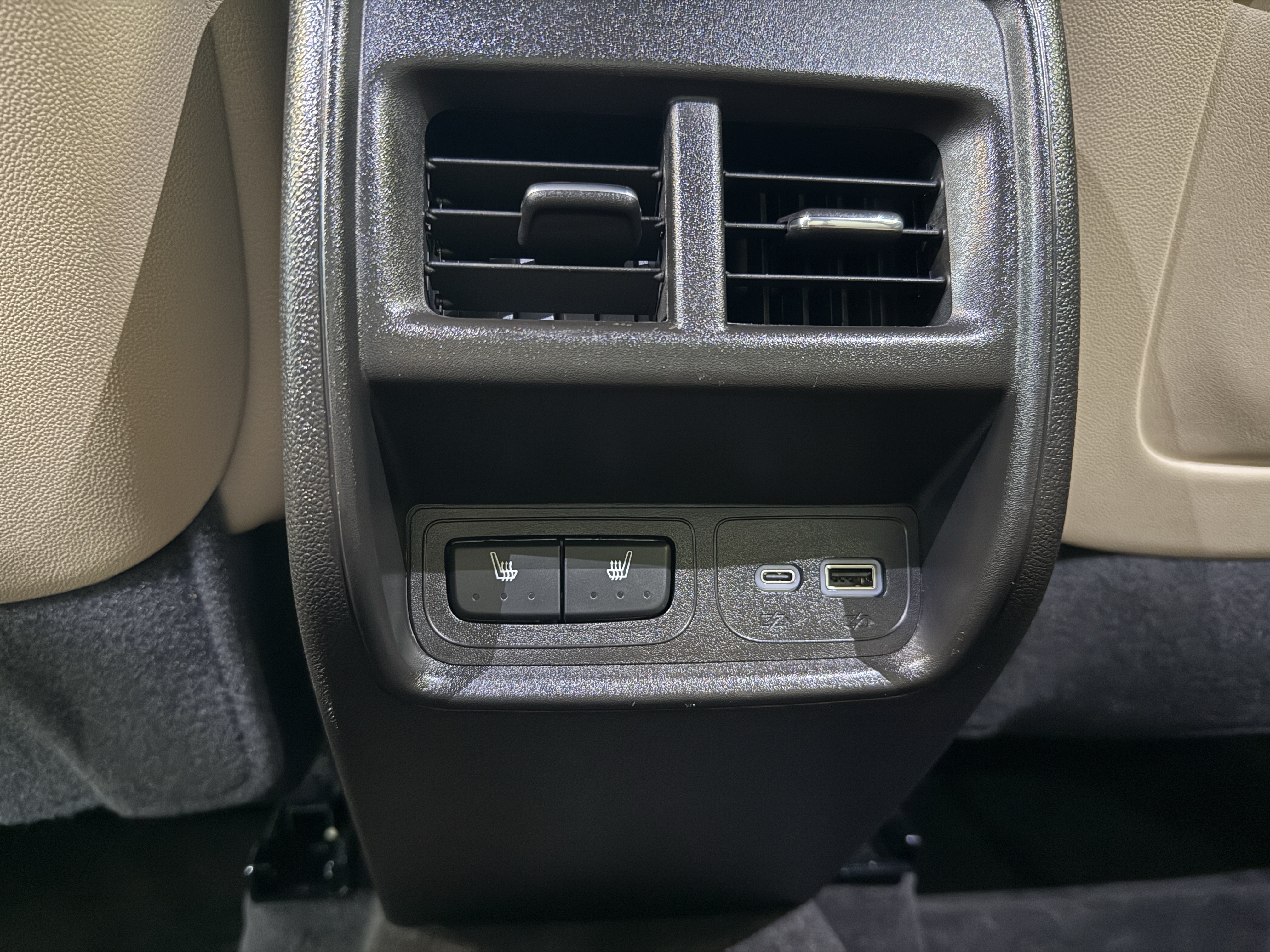 Certified 2024 Cadillac XT4 Luxury w/ Cold Weather Package AWD/4WD image 19