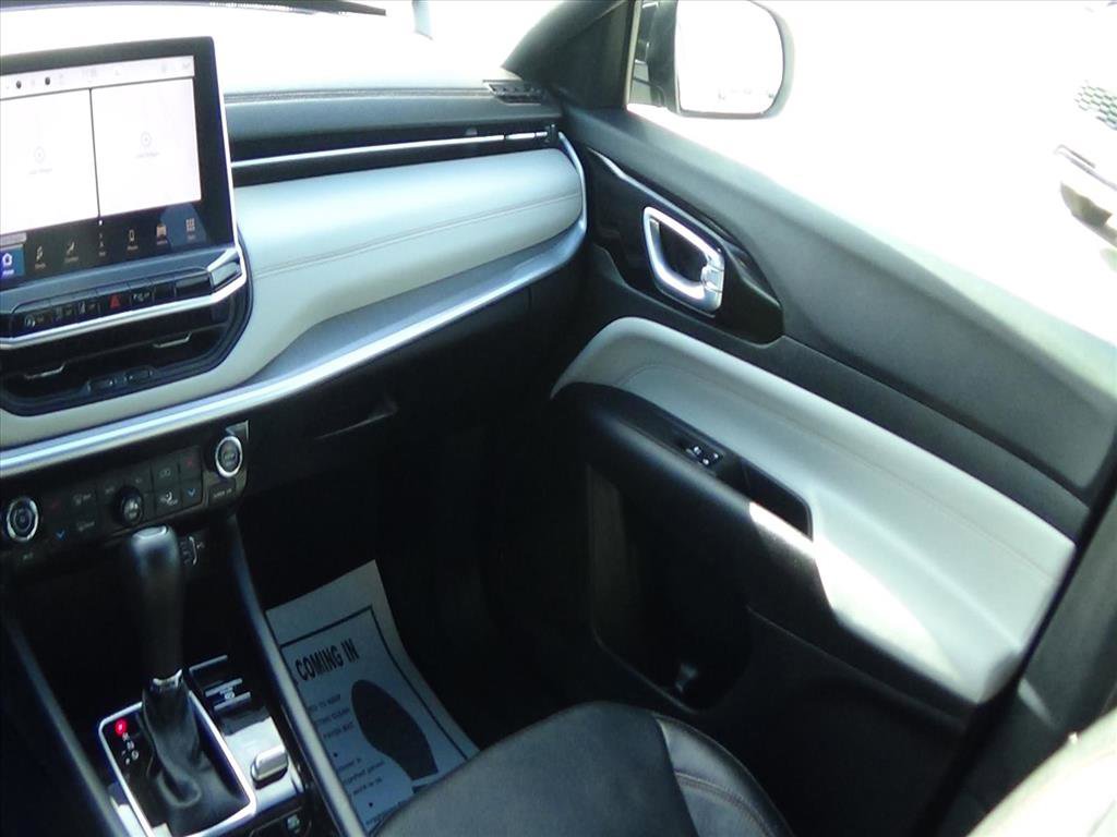 Used 2024 Jeep Compass Limited w/ Elite Group image 15