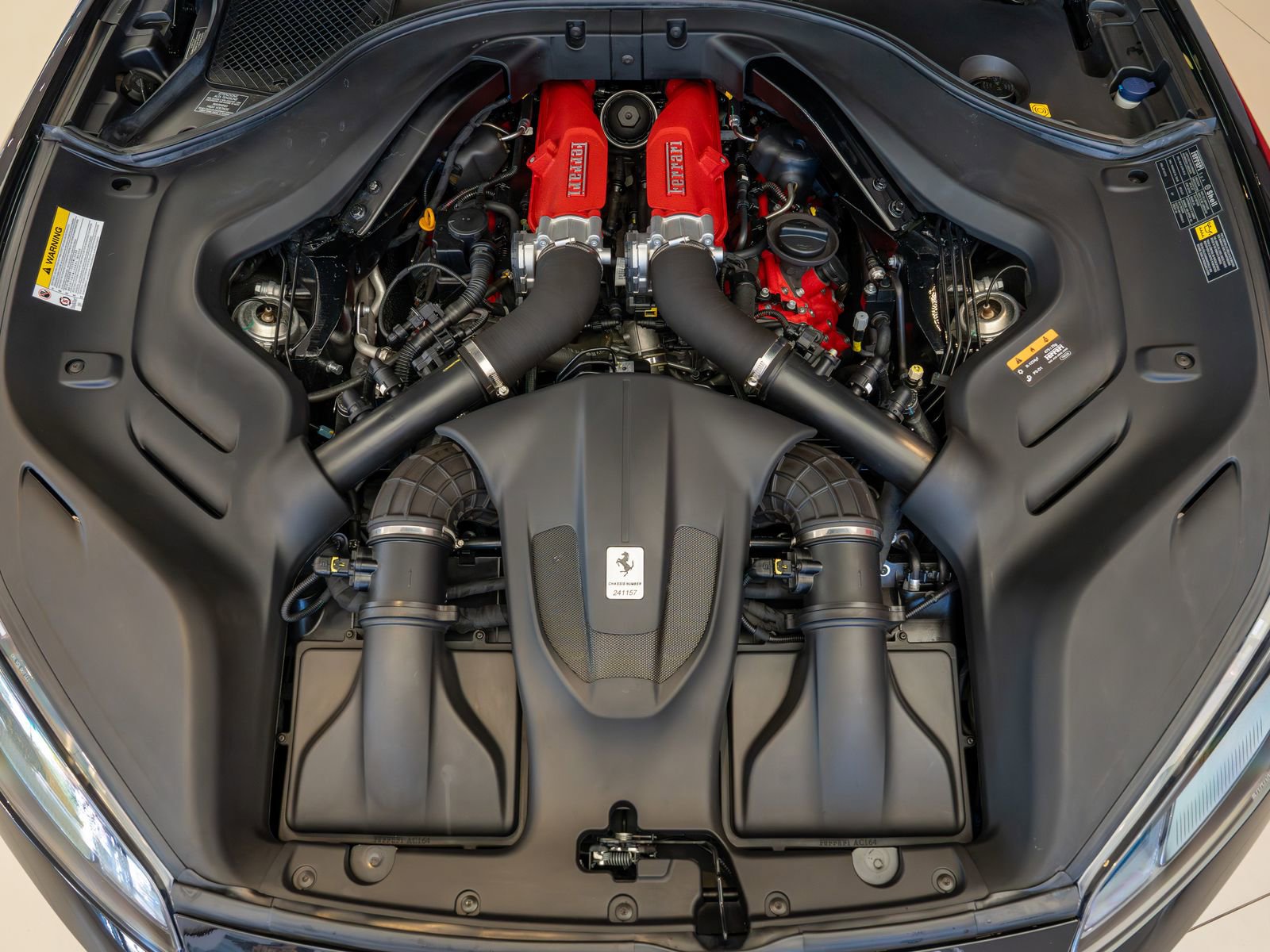 Used 2019 Ferrari Portofino RWD image 28