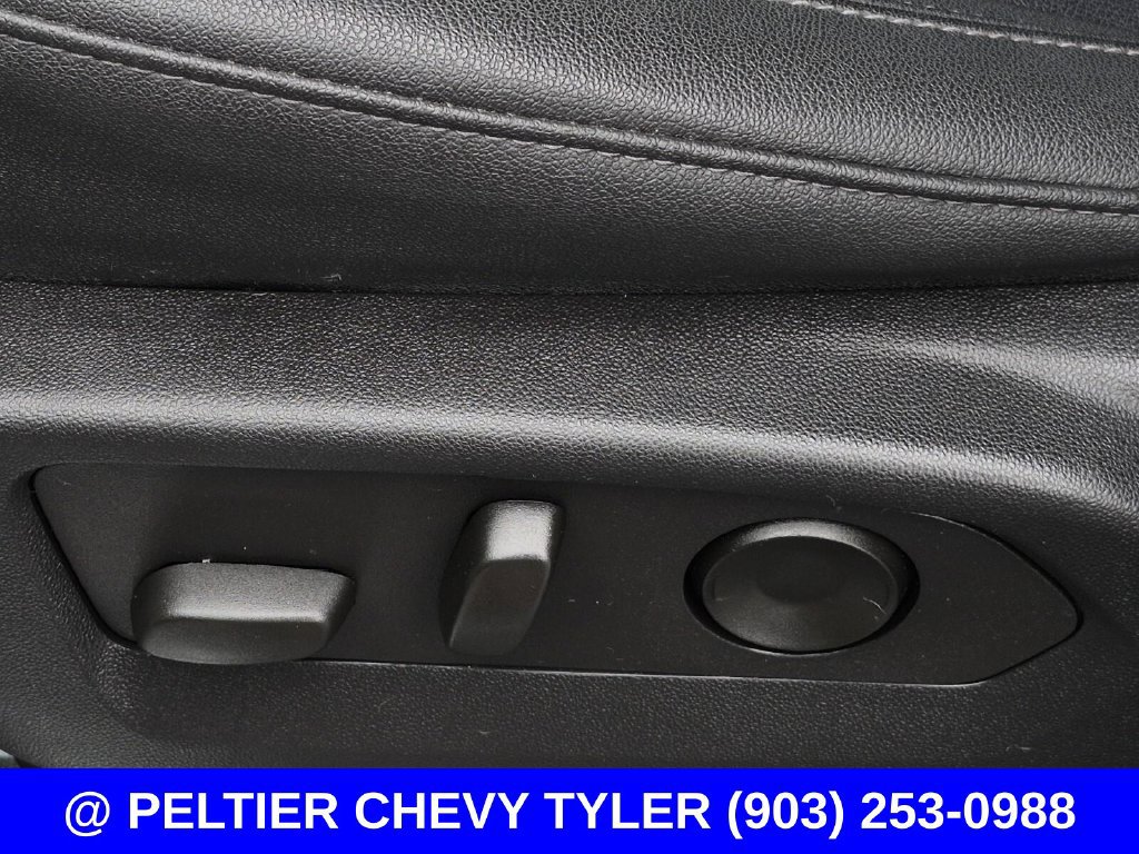 Used 2024 Chevrolet Suburban LT w/ Luxury Package RWD image 37
