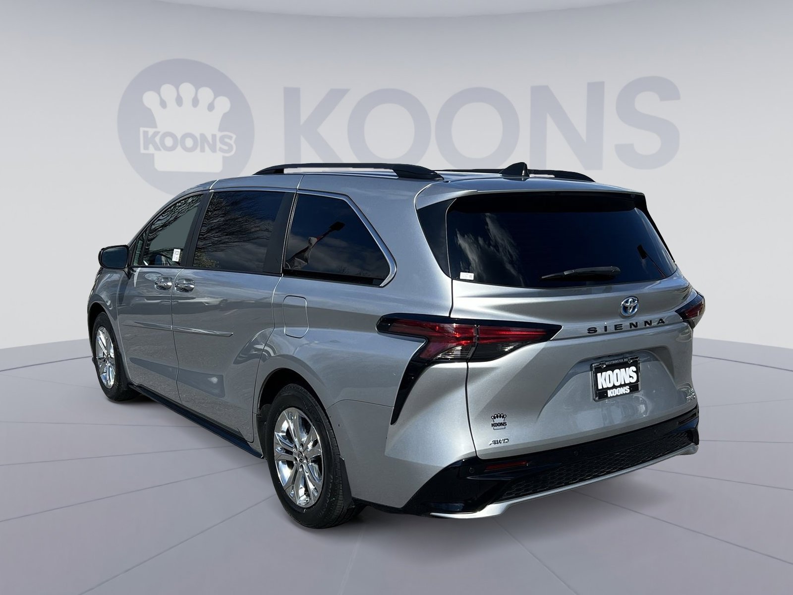 Used 2023 Toyota Sienna XSE w/ XSE Plus Package image 4