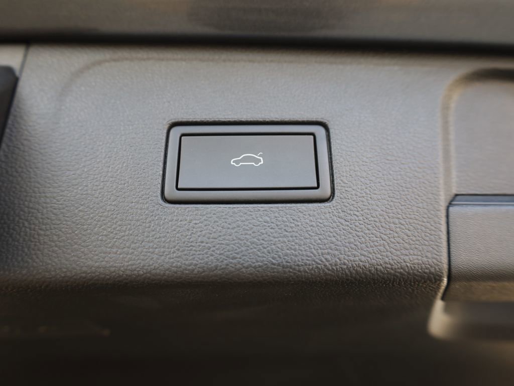 Used 2025 Volkswagen Atlas SEL image 28