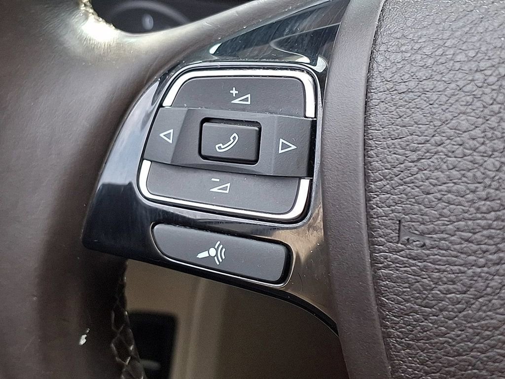 Used 2016 Volkswagen Touareg Sport image 21