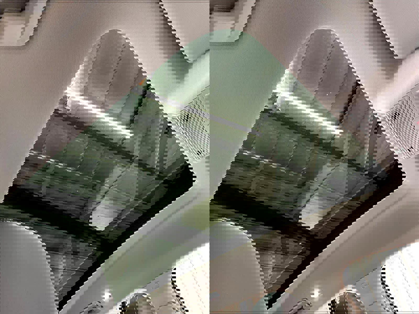 Used 2025 Volkswagen Tiguan SE w/ Panoramic Sunroof Package image 23