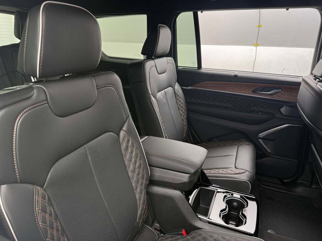 New 2025 Jeep Grand Cherokee L Summit image 21