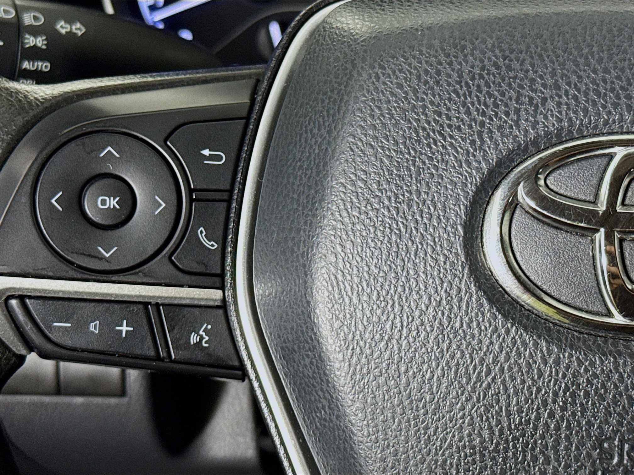 Used 2022 Toyota Camry LE FWD image 13