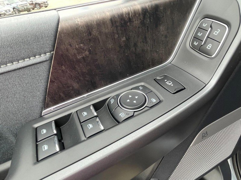 New 2026 Ford F250 Lariat w/ Black Appearance Package image 26