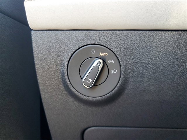 New 2026 Volkswagen Taos SE image 29