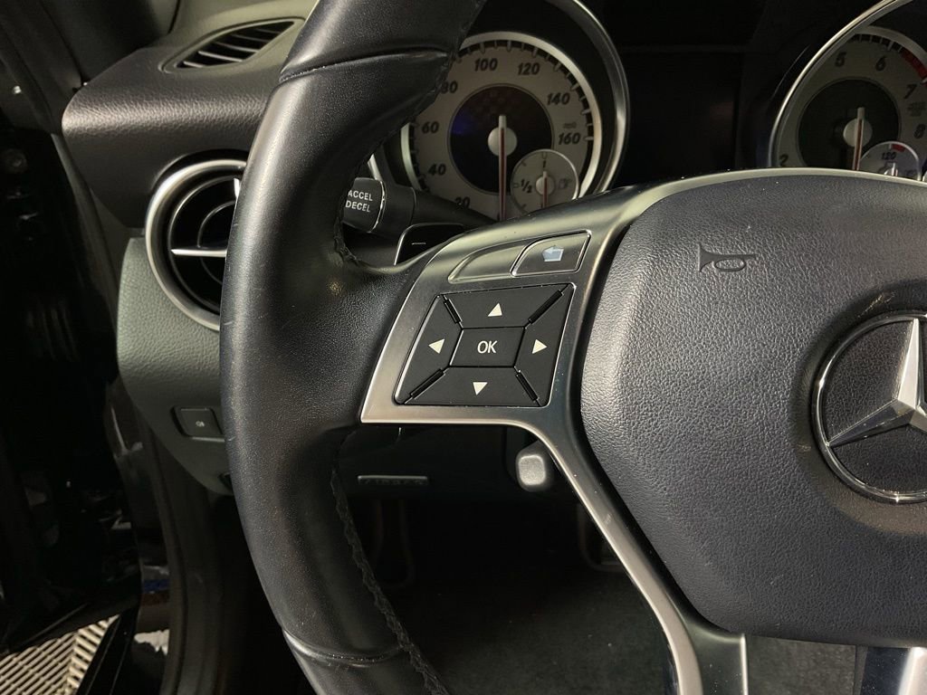Used 2012 Mercedes-Benz SLK 350 image 23