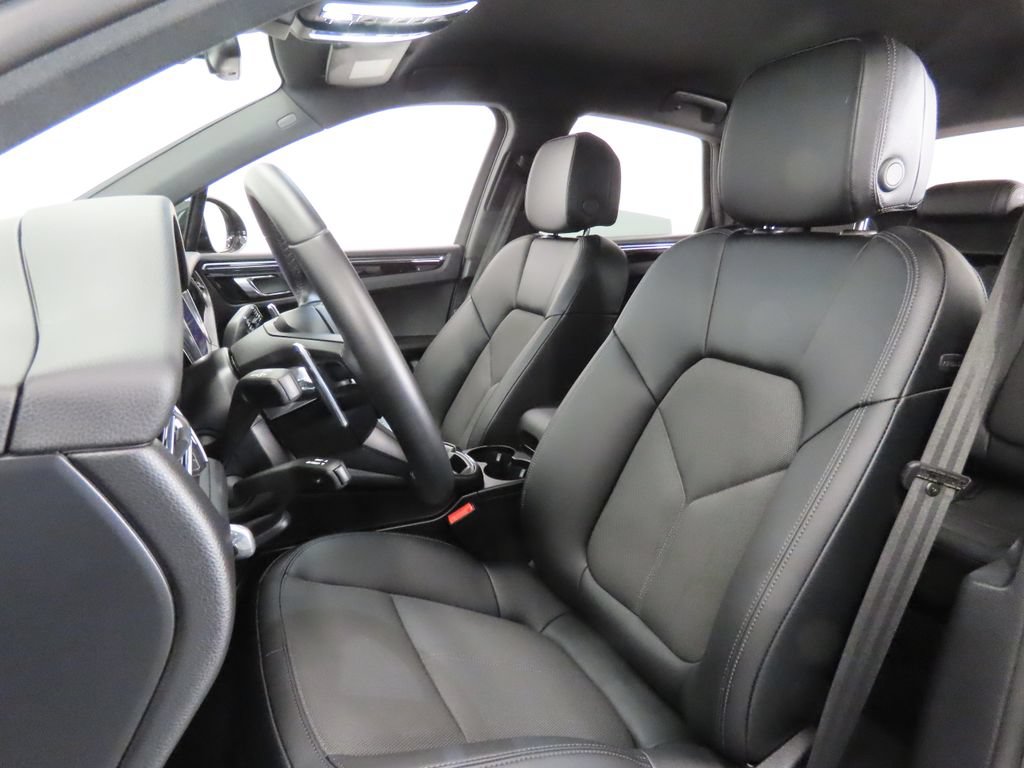 Certified 2026 Porsche Macan AWD/4WD image 5