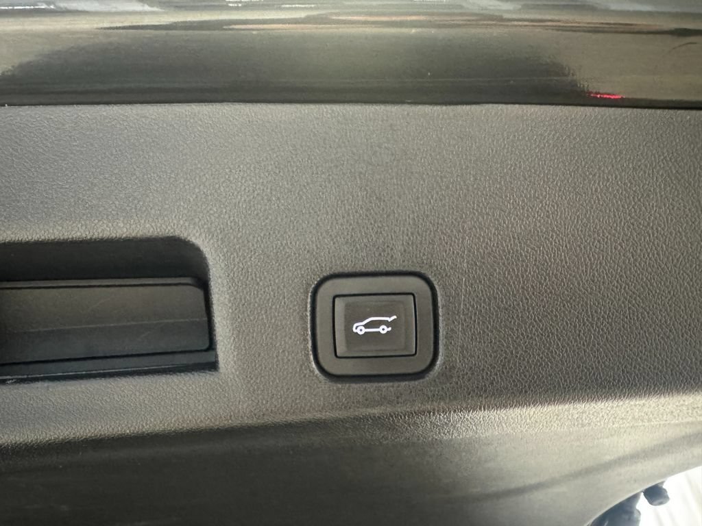 Used 2025 GMC Acadia Elevation FWD image 25