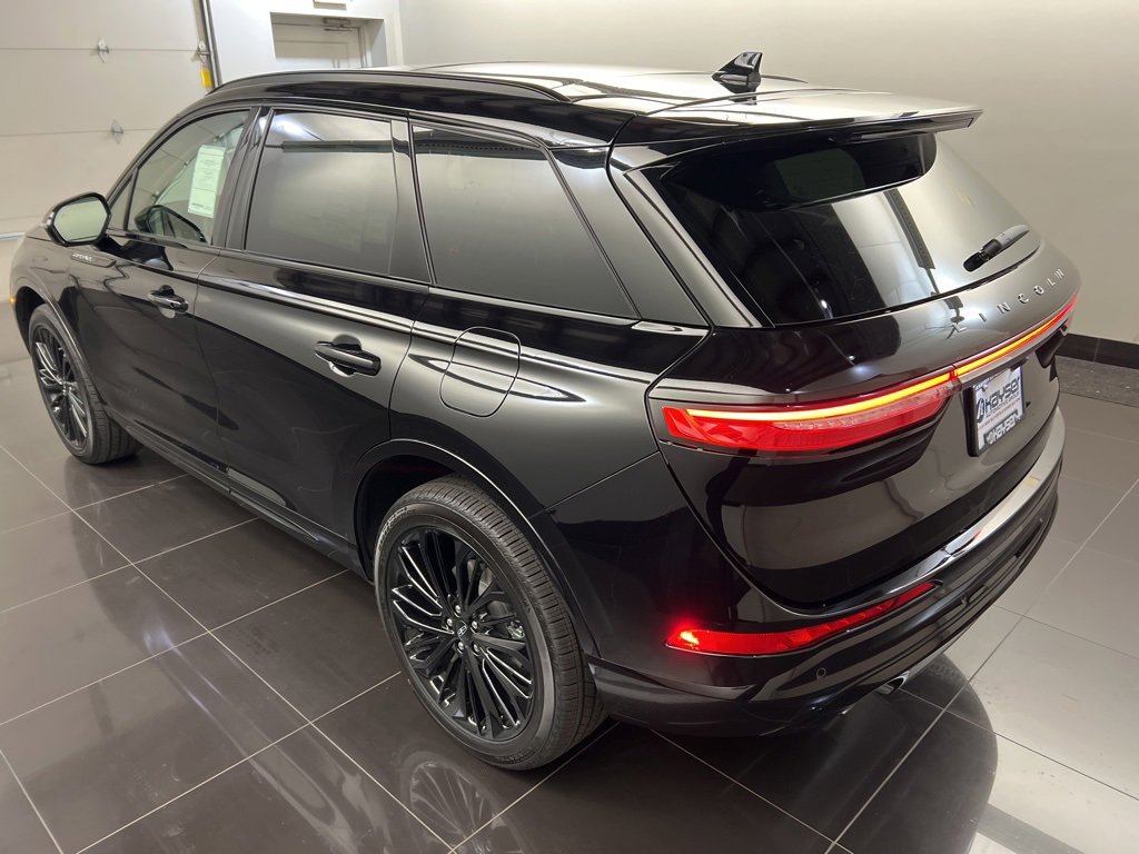 Used 2025 Lincoln Corsair Reserve w/ Jet Appearance Package image 4