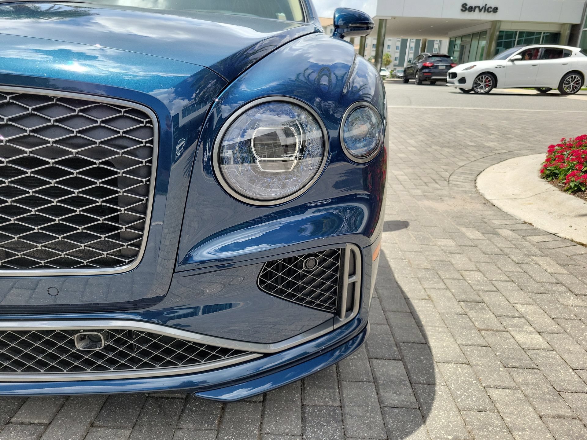 Used 2025 Bentley Flying Spur Plug-In Hybrid AWD/4WD image 17