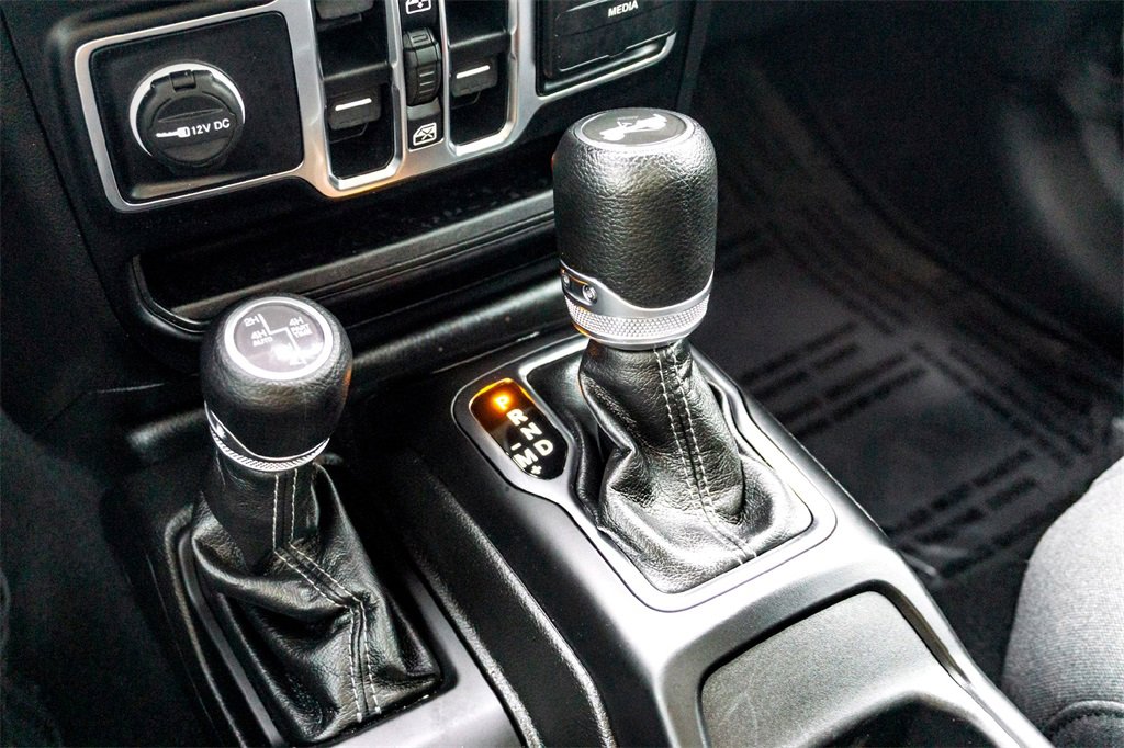 Used 2024 Jeep Wrangler Unlimited Sahara image 25