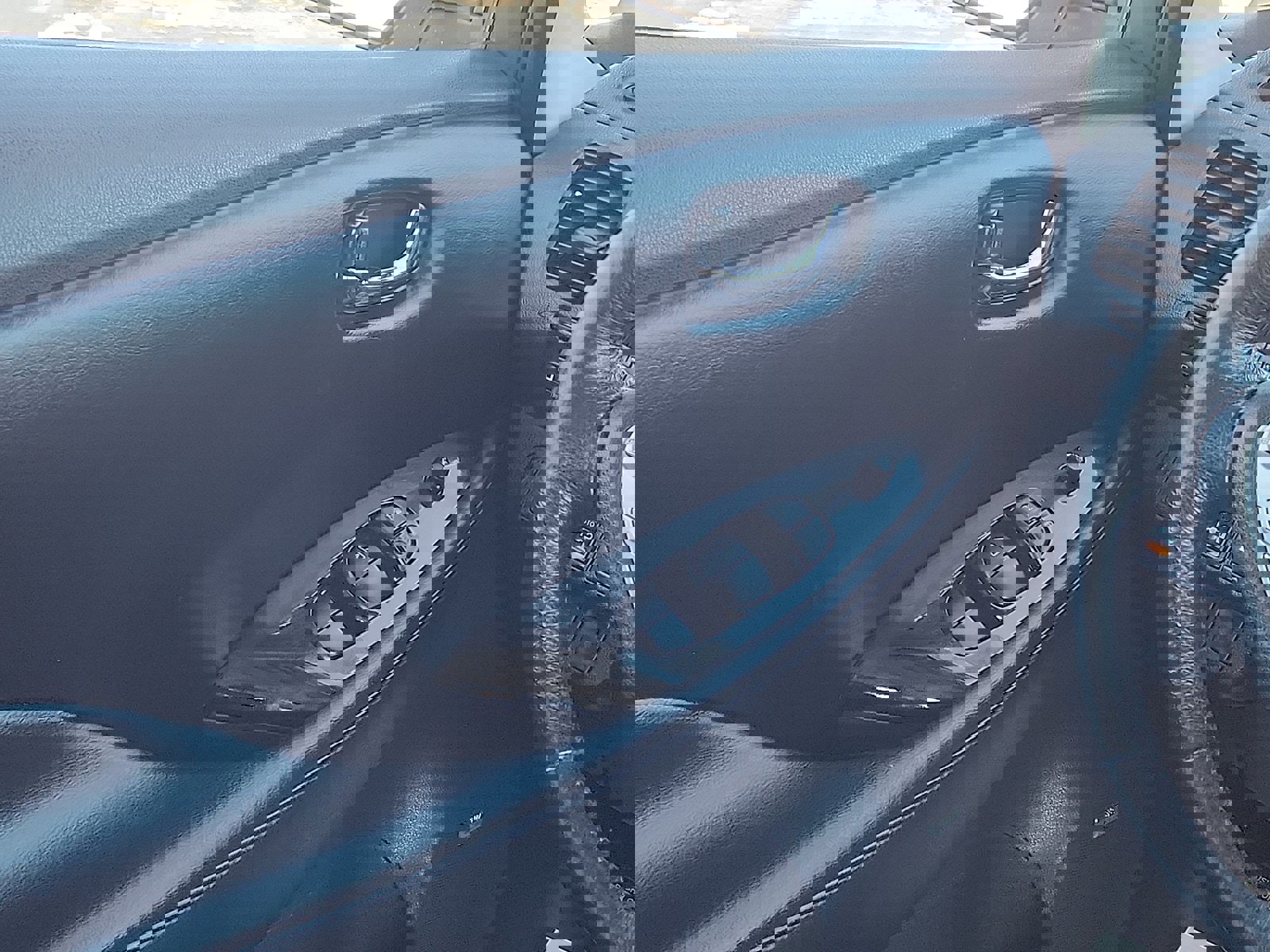 Used 2015 Nissan Leaf SL w/ Premium Package image 12