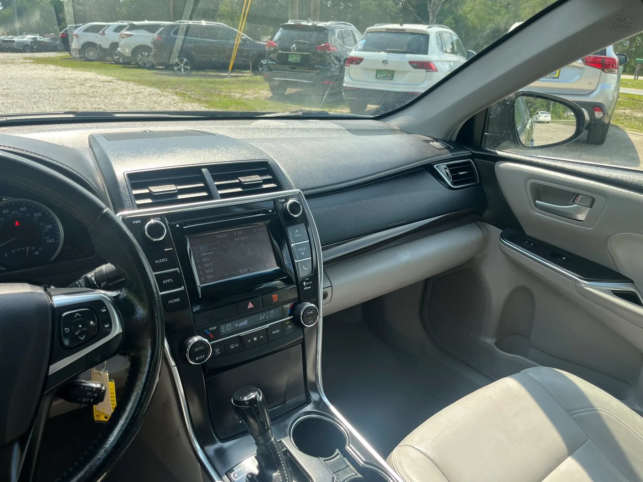Used 2015 Toyota Camry XLE FWD image 32