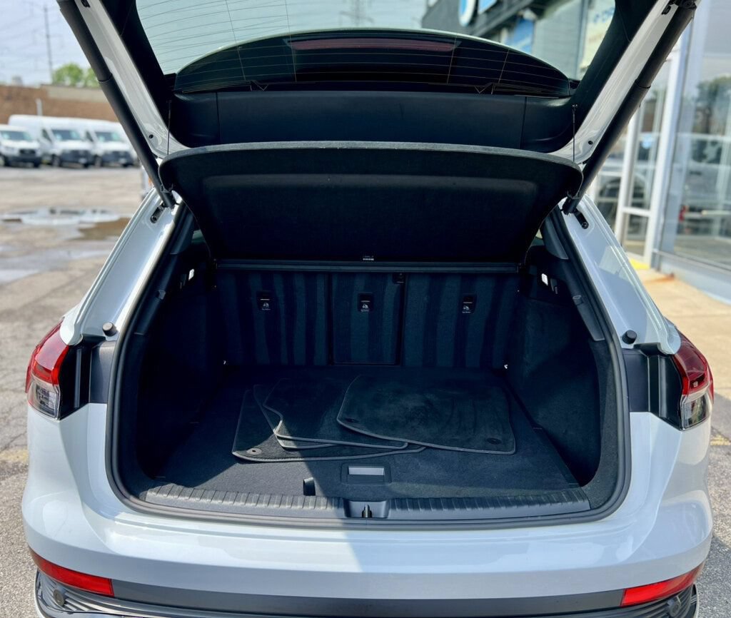 Used 2024 Audi Q4 e-tron Premium Plus w/ Premium Plus AWD/4WD image 9