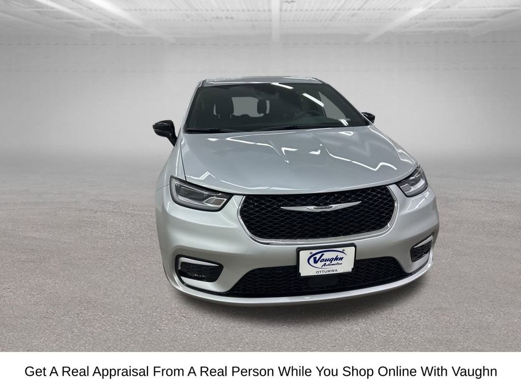 New 2026 Chrysler Pacifica Select video 3