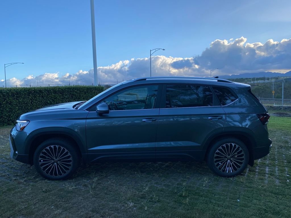 New 2025 Volkswagen Taos SE image 4