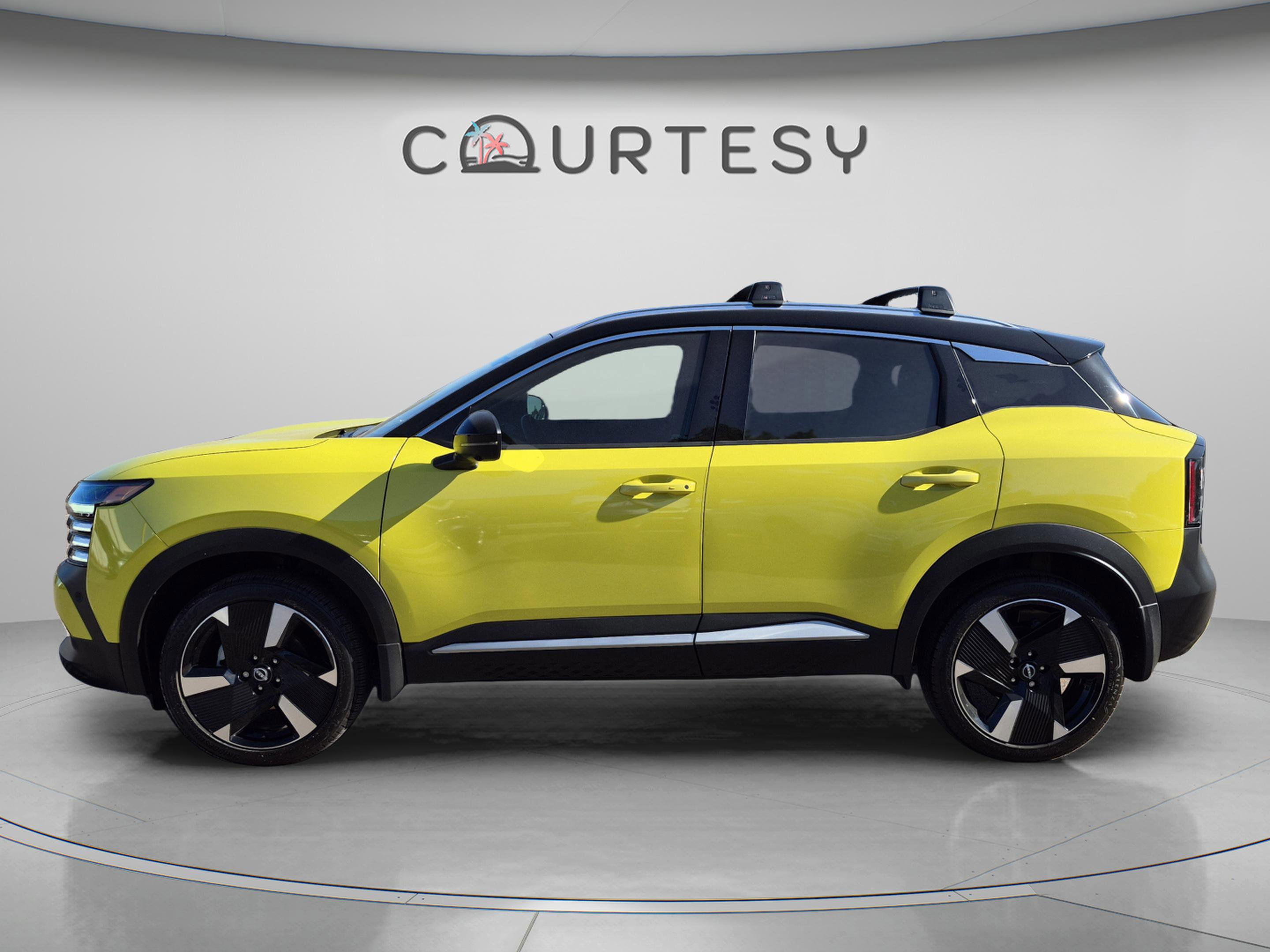 Certified 2025 Nissan Kicks SR FWD image 2