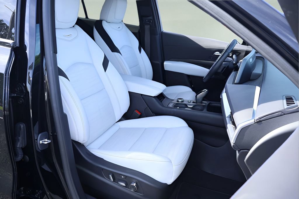 Certified 2024 Cadillac XT4 Sport image 17