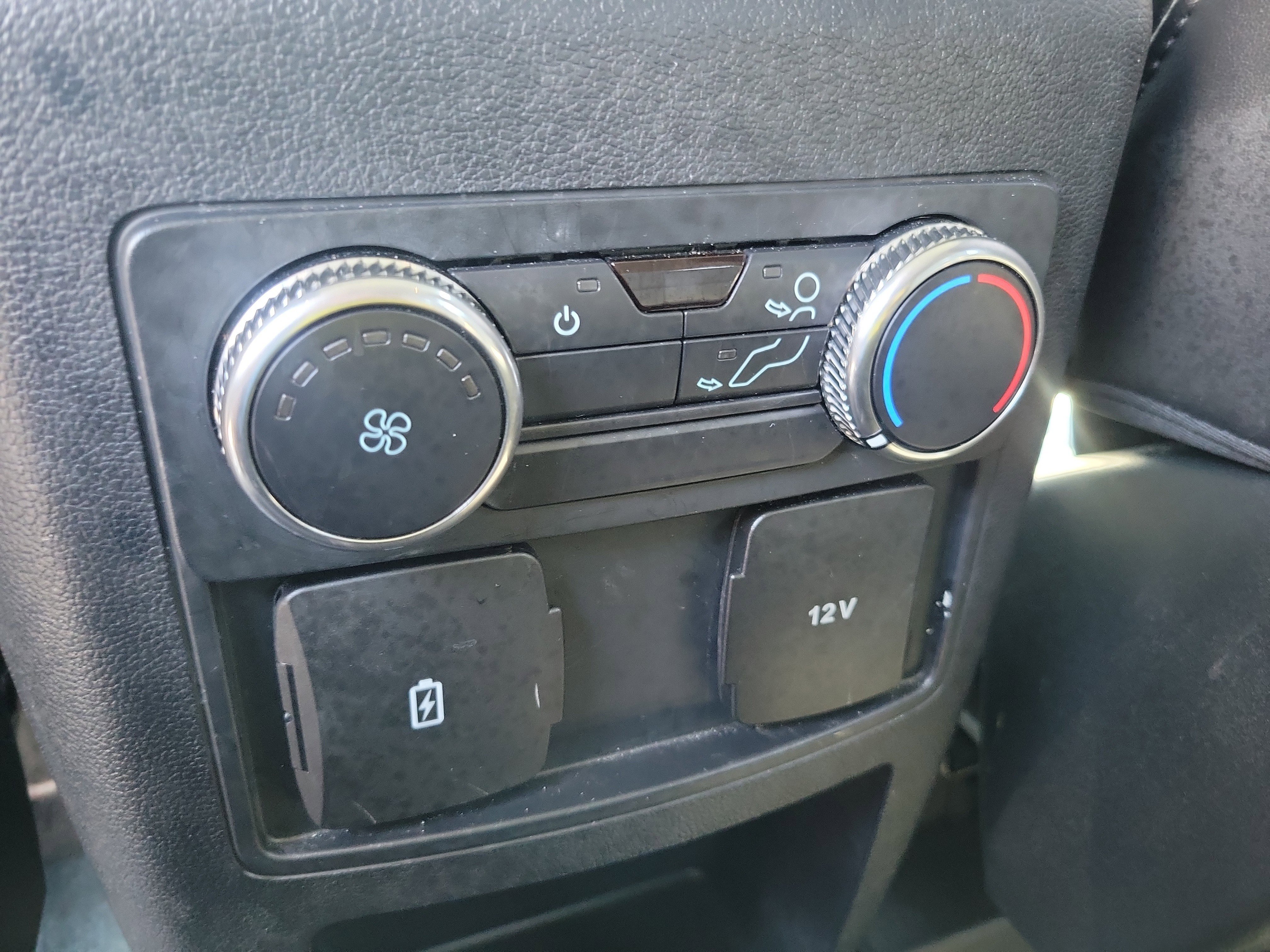 Used 2021 Ford Explorer XLT w/ Equipment Group 202A RWD image 16