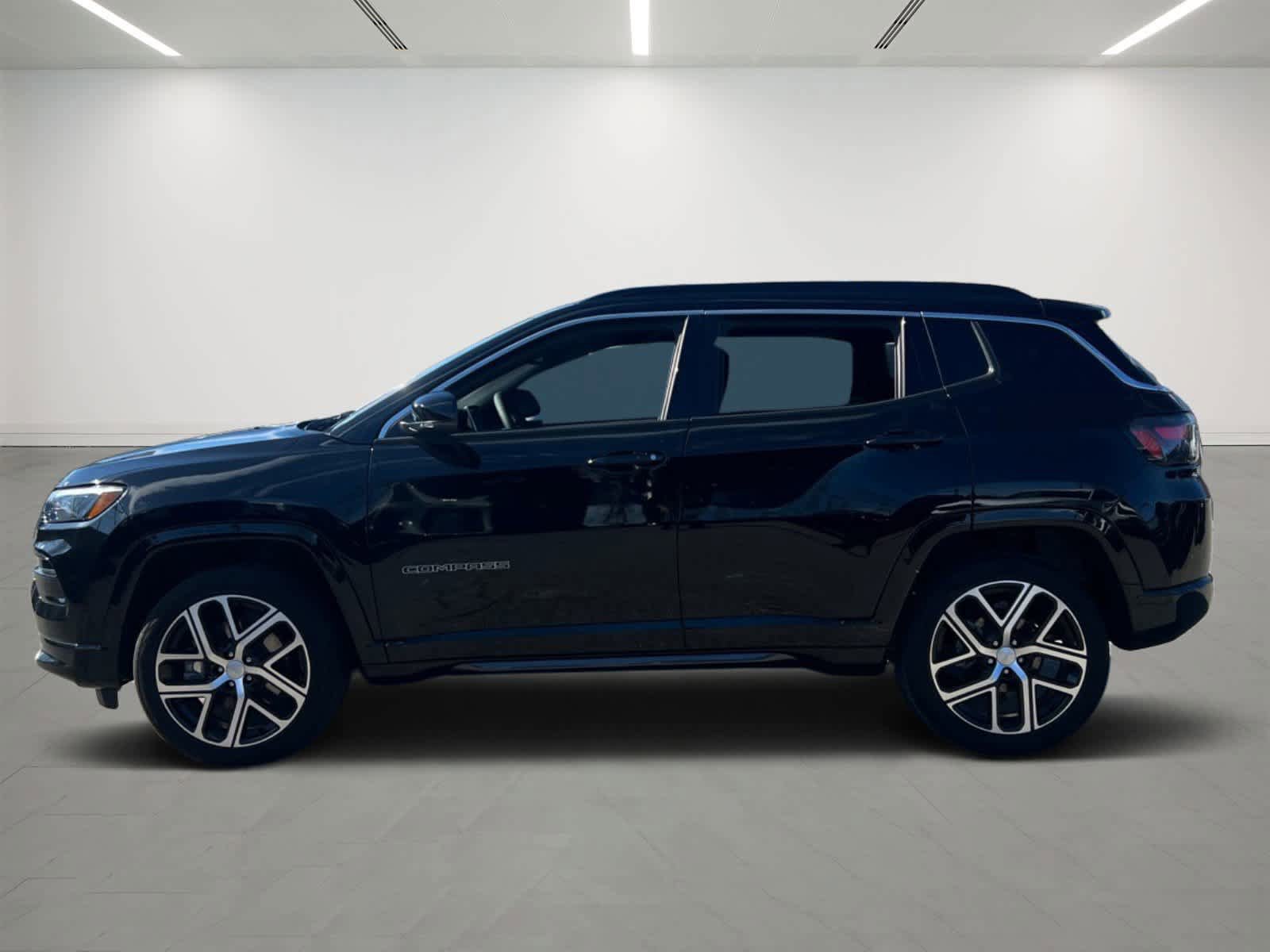 Used 2024 Jeep Compass Limited w/ Elite Group AWD/4WD image 3