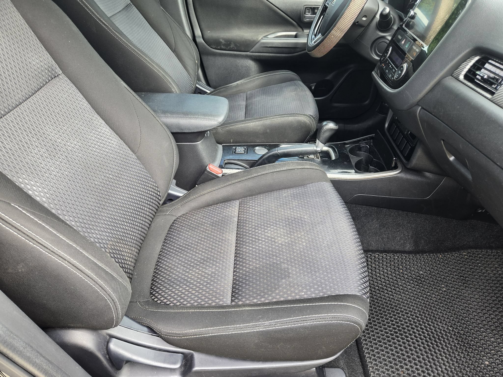 Used 2017 Mitsubishi Outlander SE FWD image 14