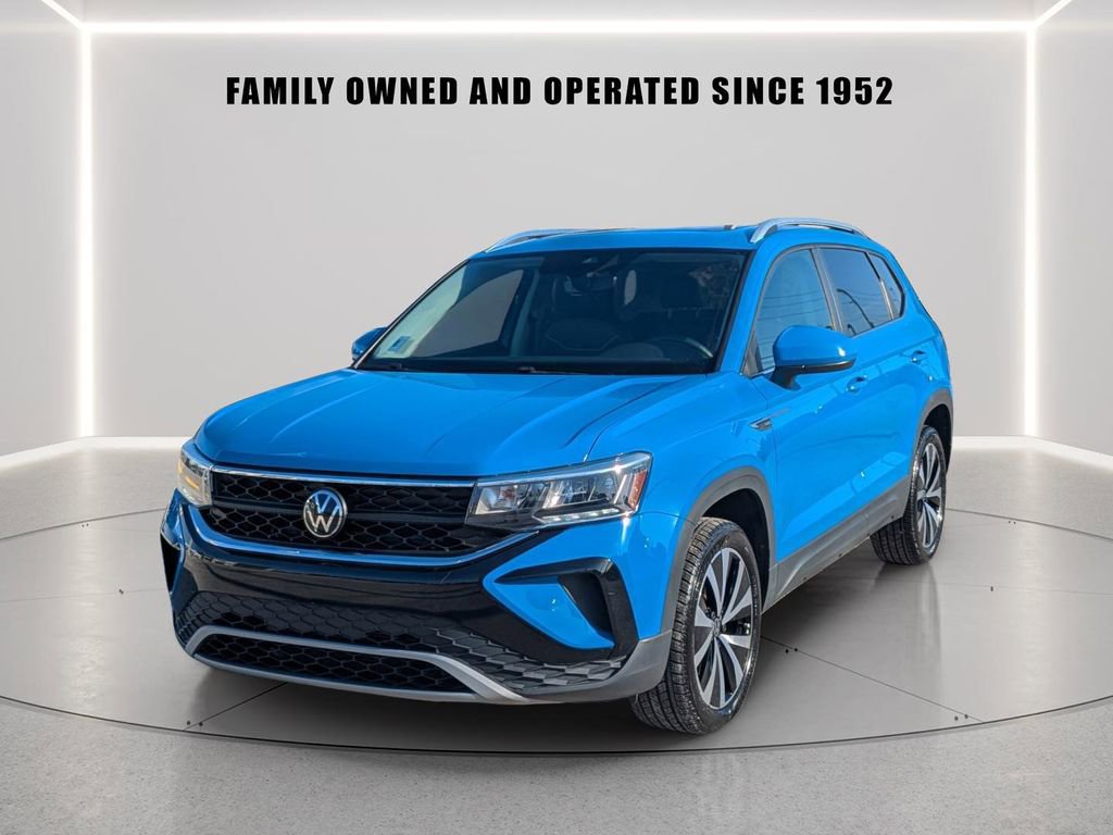 Certified 2023 Volkswagen Taos SE w/ Panoramic Sunroof Package FWD image 2