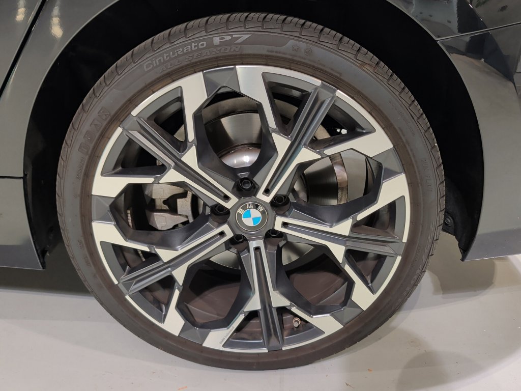 Certified 2025 BMW 330i xDrive Sedan AWD/4WD image 17
