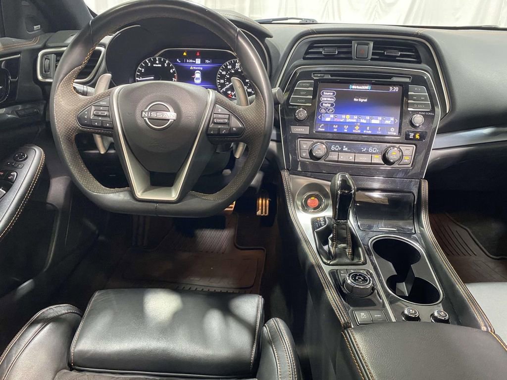 Used 2023 Nissan Maxima SR w/ Sport Mat Group FWD image 11