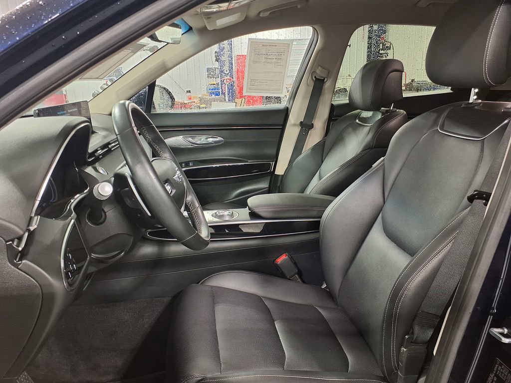 Used 2025 Genesis GV70 2.5T AWD/4WD image 14