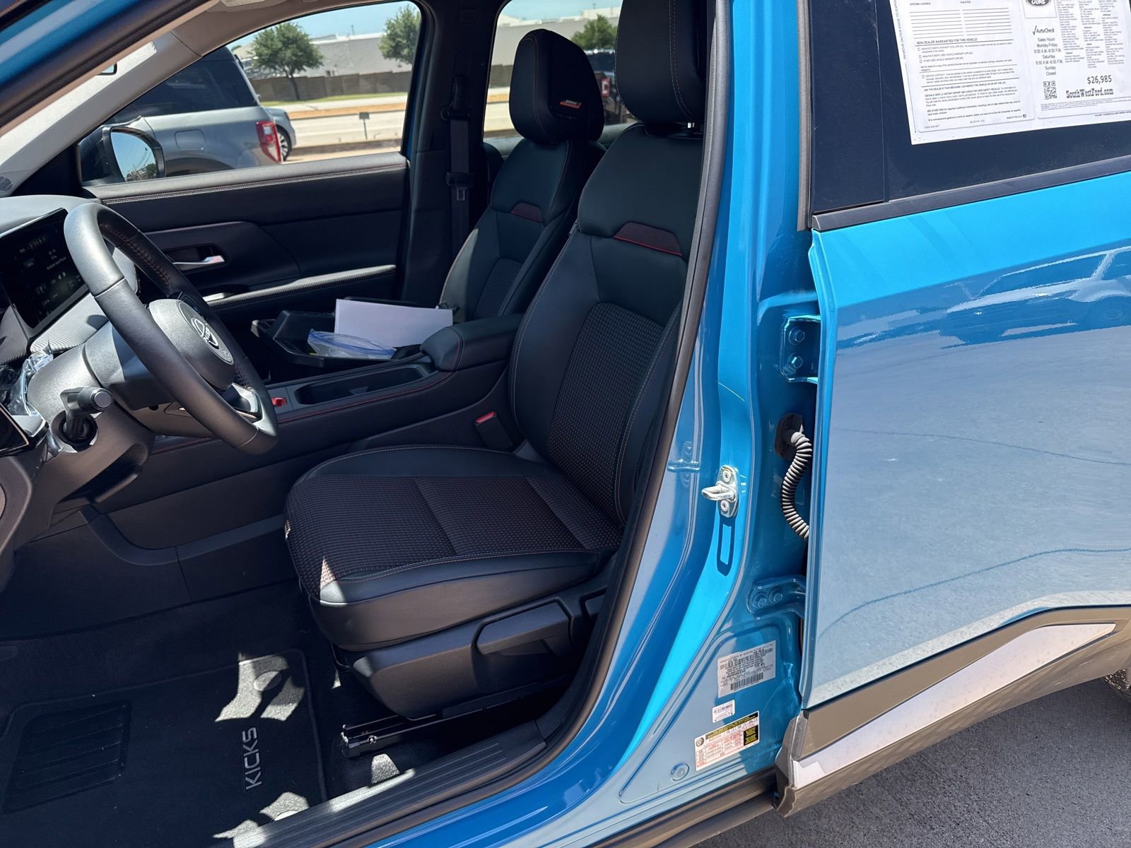 Used 2025 Nissan Kicks SR w/ SR Premium Package FWD image 11