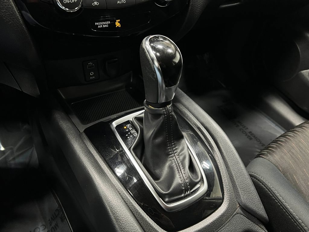 Used 2017 Nissan Rogue SV image 28