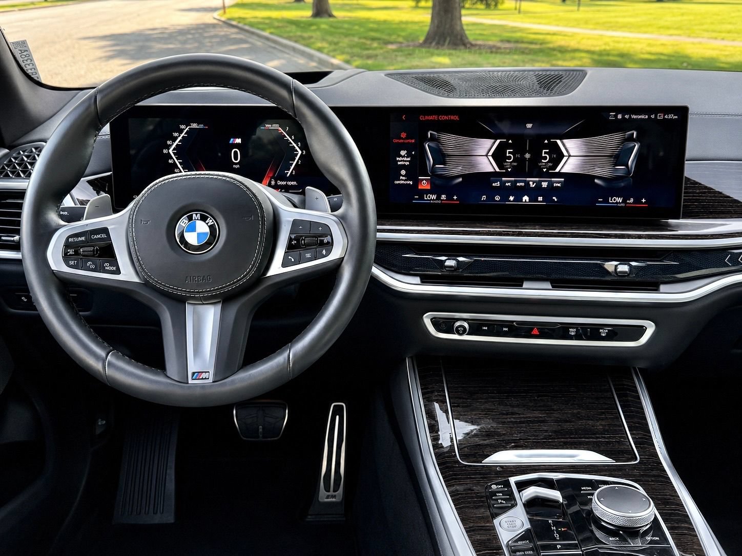 Used 2025 BMW X5 xDrive40i w/ M Sport Package AWD/4WD image 3