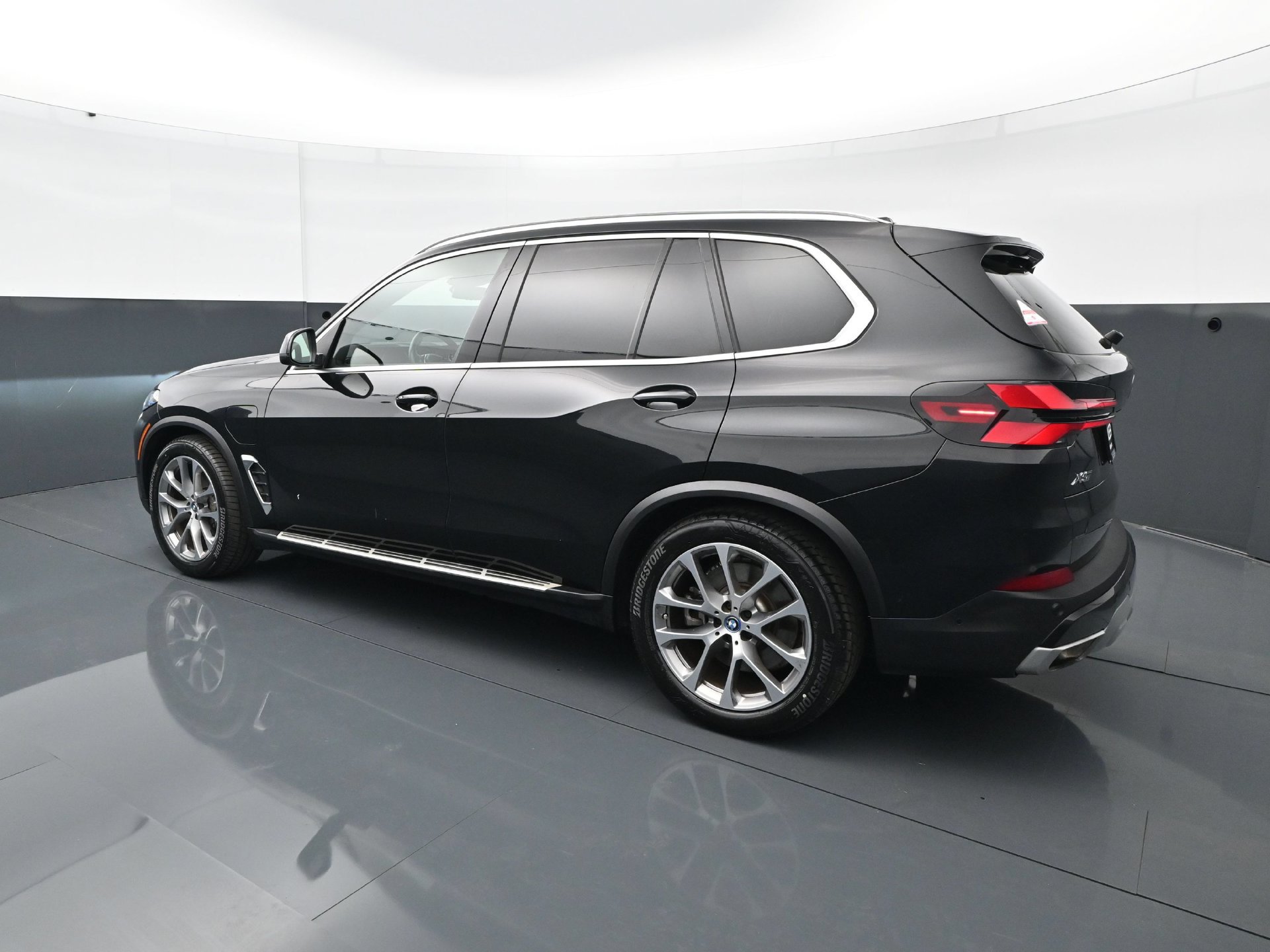 Used 2025 BMW X5 xDrive50e AWD/4WD image 4