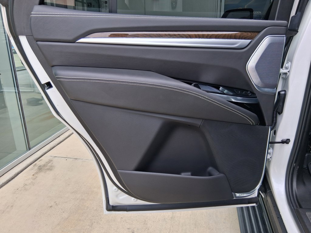 Used 2025 Cadillac Escalade Sport Platinum AWD/4WD image 24