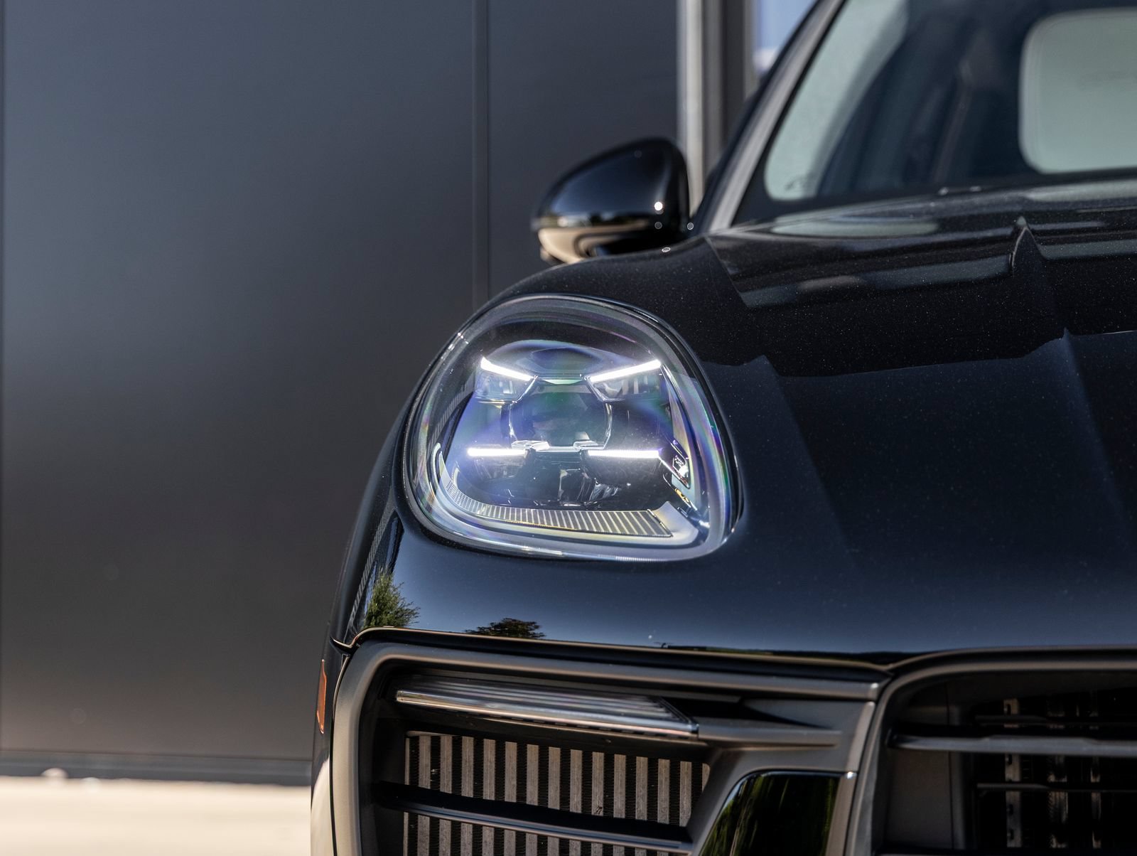 Certified 2025 Porsche Macan GTS AWD/4WD image 18