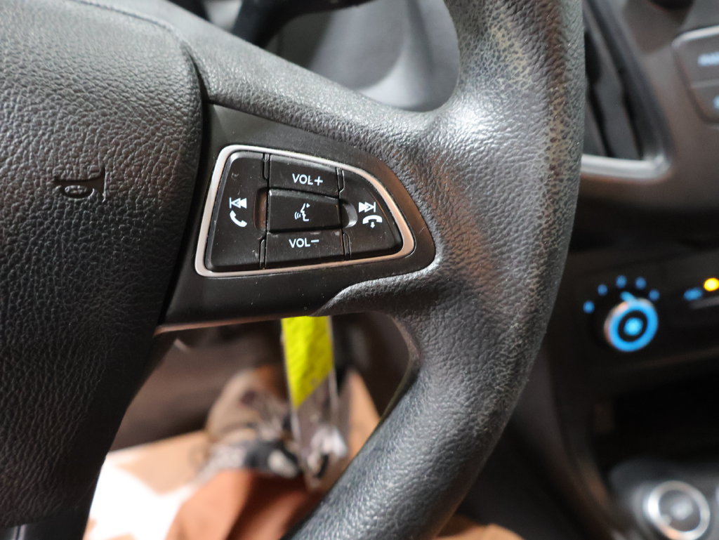 Used 2015 Ford Focus SE FWD image 30