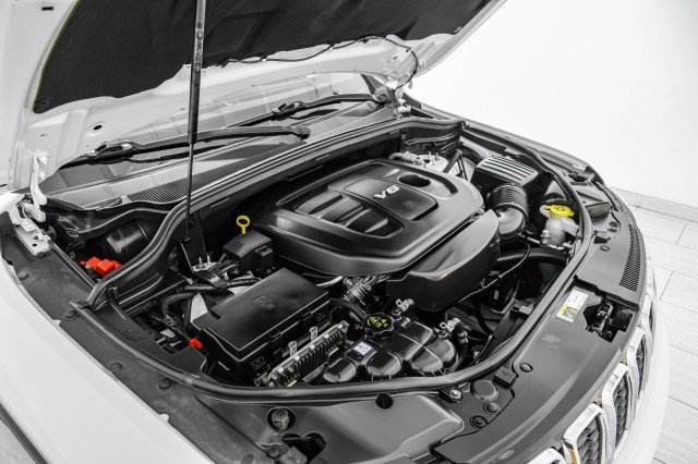 Used 2018 Jeep Grand Cherokee Laredo image 44