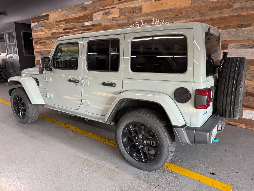 Used 2024 Jeep Wrangler Unlimited Sahara w/ Safety Group AWD/4WD image 6