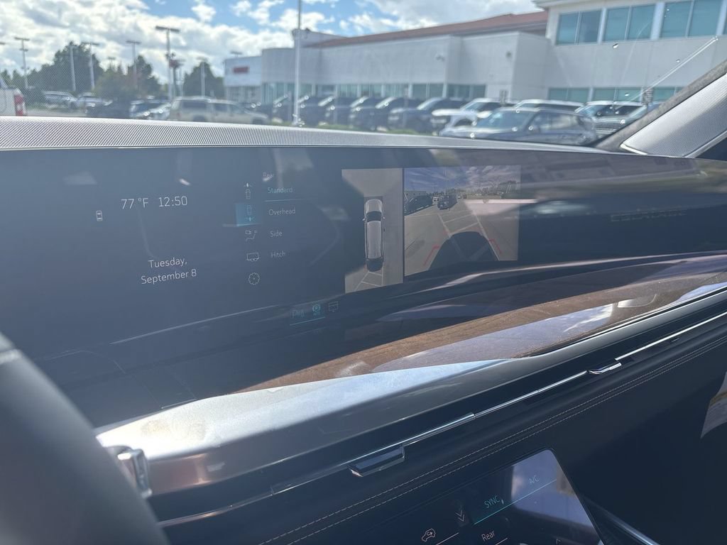 New 2026 Cadillac Escalade Platinum Sport w/ LPO, ONYX Package AWD/4WD image 16