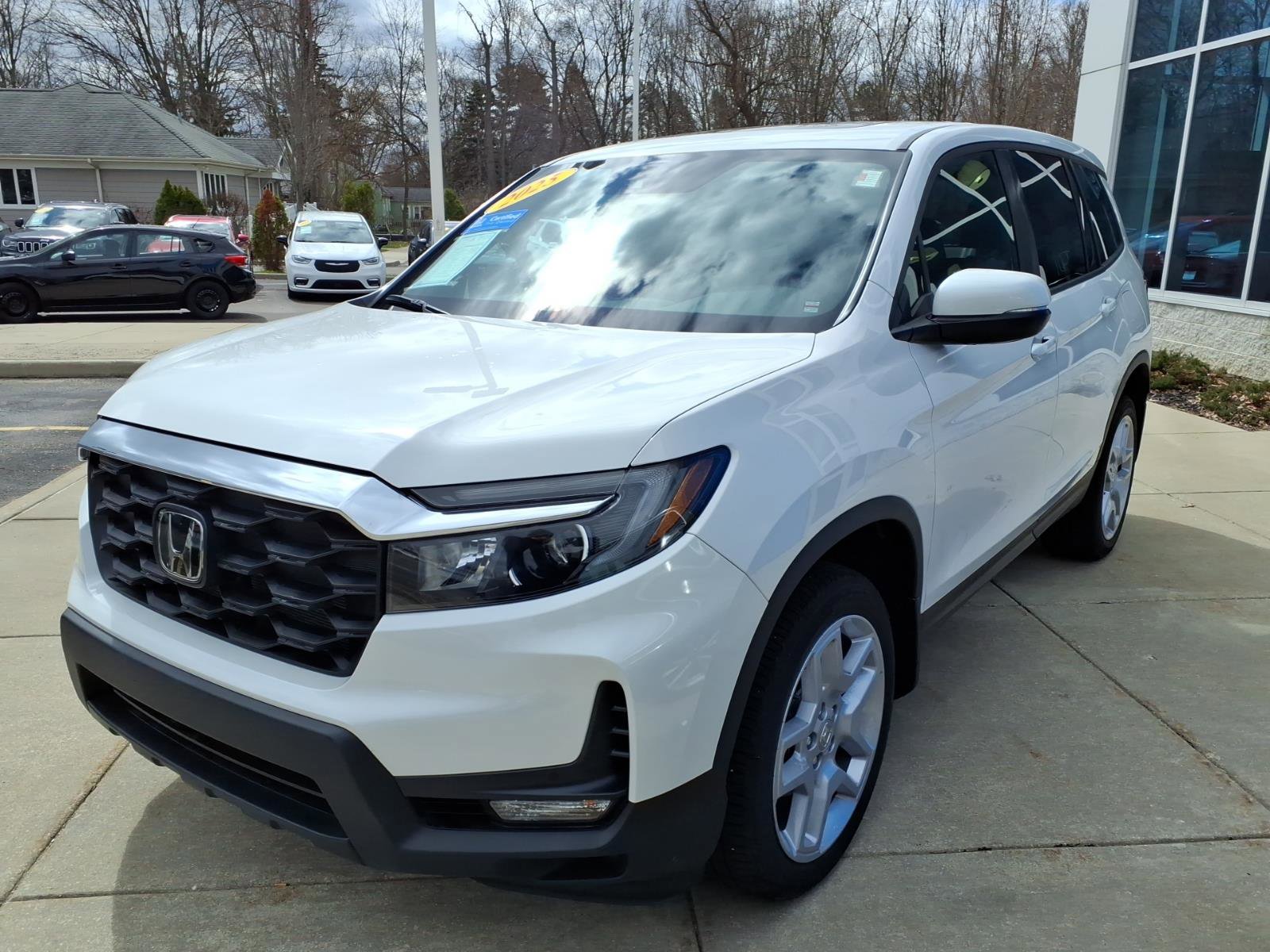 Certified 2025 Honda Passport EX-L image 3