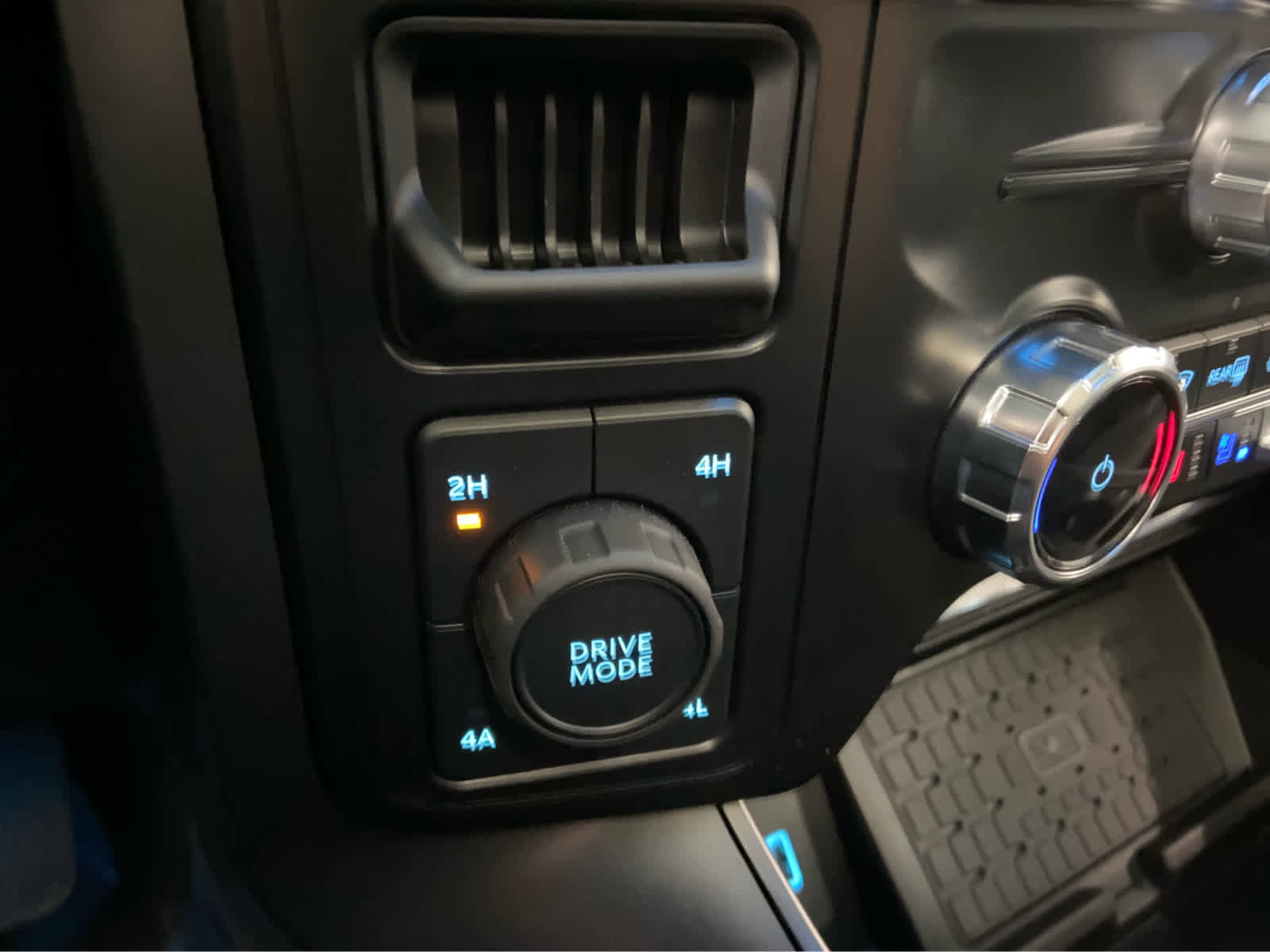 Used 2024 Ford F150 Lariat w/ Bed Utility Package image 43