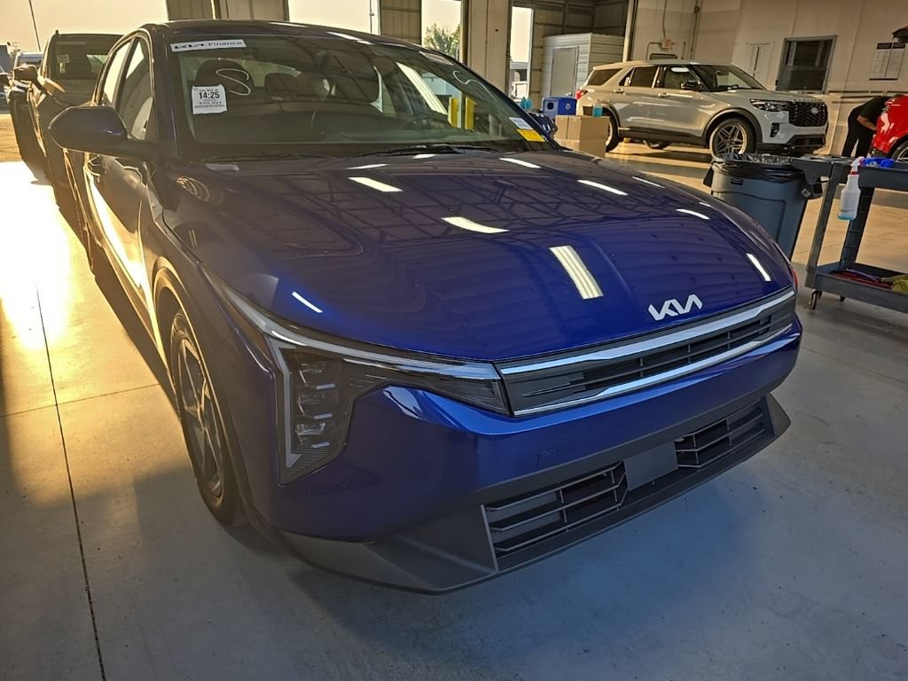 Used 2025 Kia K4 FWD image 1