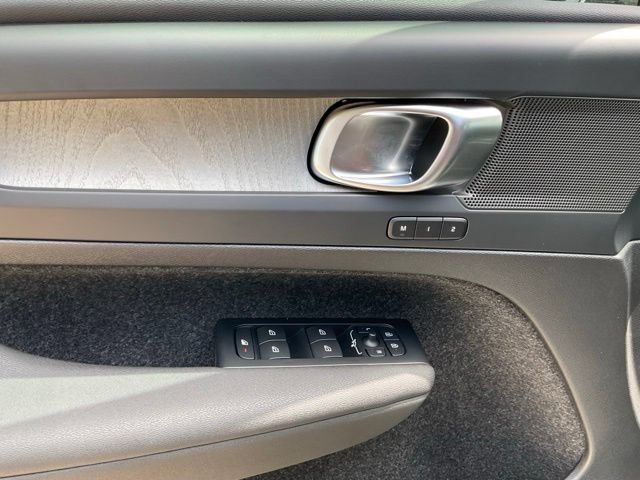 New 2026 Volvo XC40 B4 Core w/ Climate Package FWD image 11