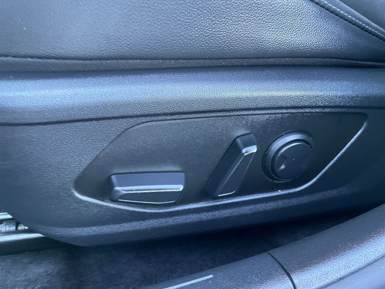 Used 2025 Hyundai Elantra Limited image 22