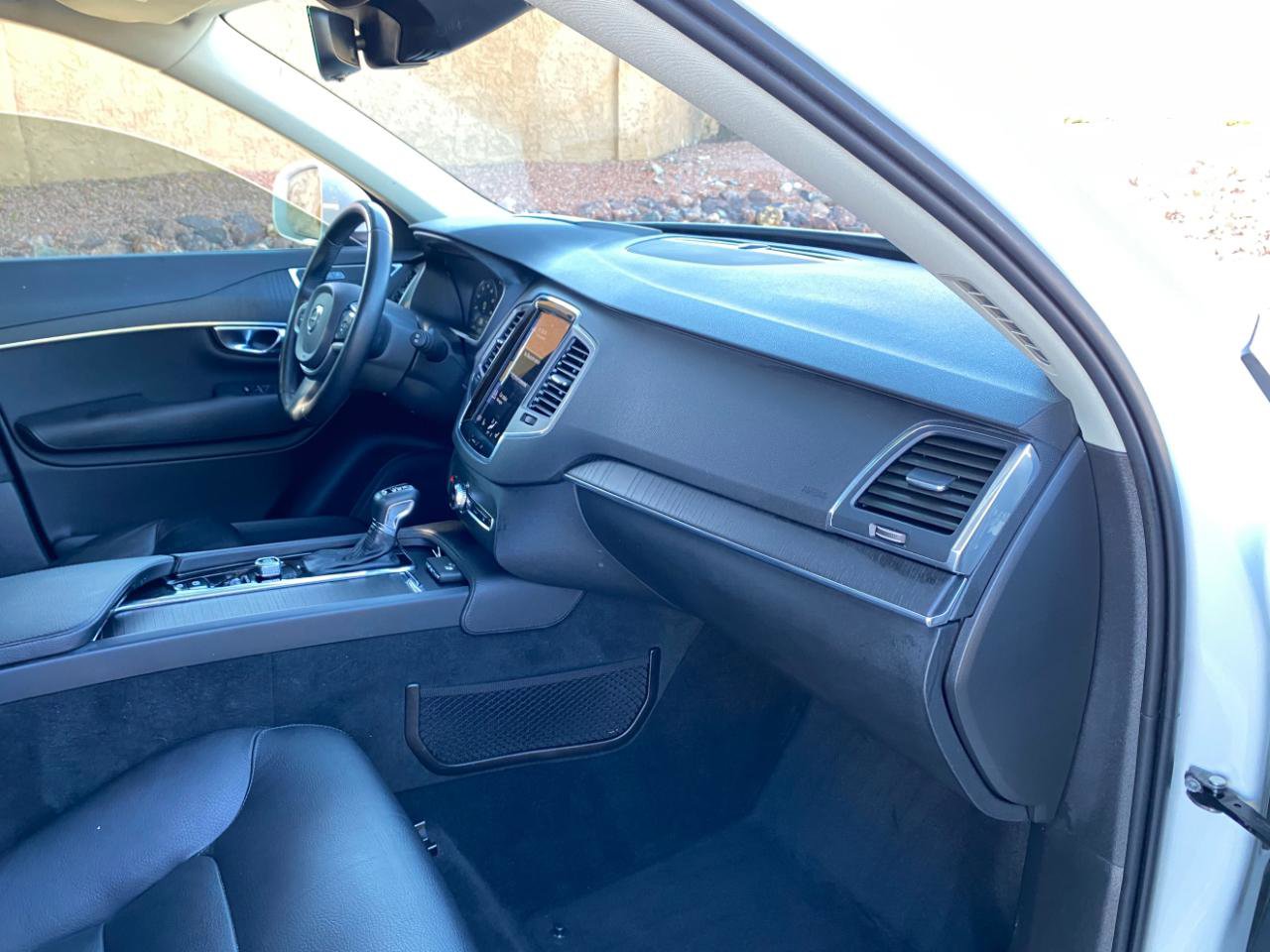 Used 2020 Volvo XC90 T6 Momentum image 55